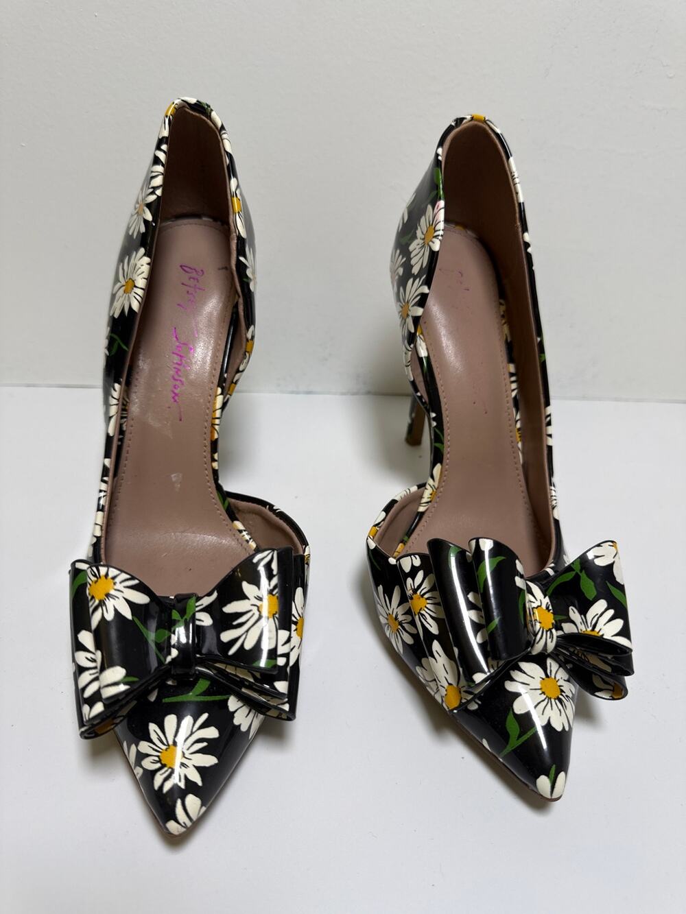 Betsey Johnson Prince Black Daisy Floral Patent D'Orsay Bow Pumps Heels Size 8